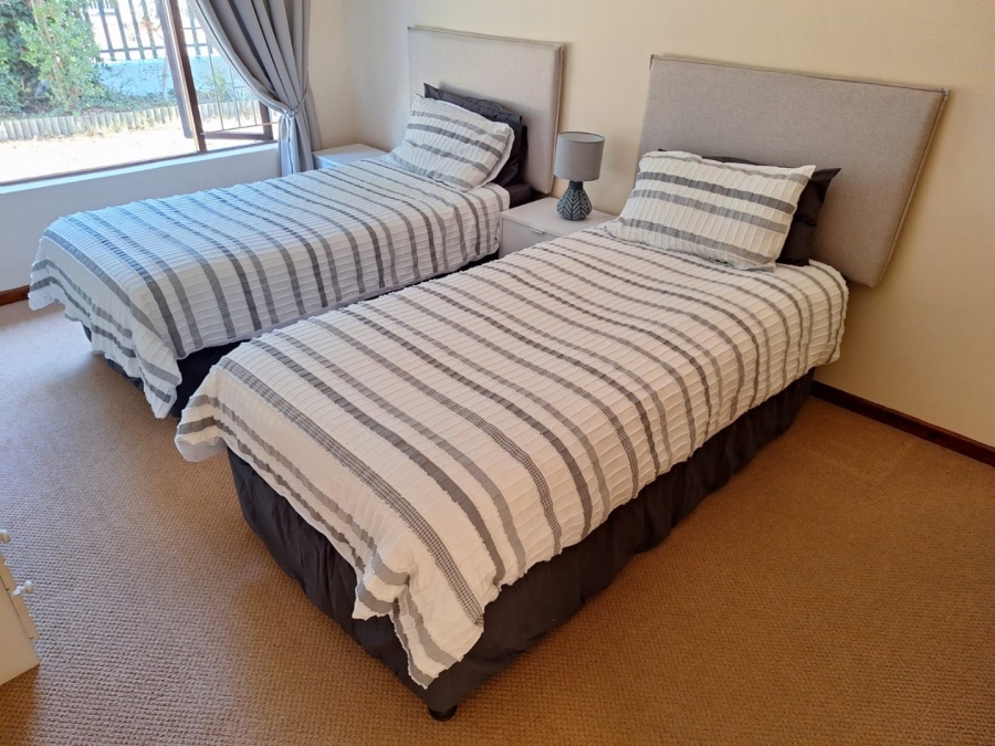 6 Bedroom Property for Sale in Bayview Western Cape